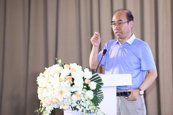 国家信息中心副主任、高级经济师徐长明
