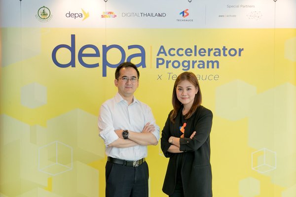 Mr.Chatchai Khunpitiluck, Senior Executive Vice President of depa and Ms.Oranuch Lerdsuwankij, CEO and Co-founder of Techsauce Media Co