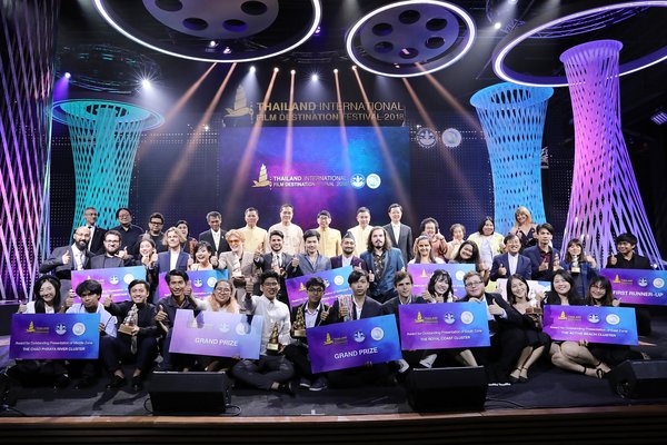 Department of Tourism of Thailand successfully held awards ceremony for short film competition in TIFDF2018. Honored by Dr.Wisanu Krua-ngam, Deputy Prime Minister, as chairman of the awards ceremony, Grand Prize for International Team category from 8 tourism clusters, is presented to the Philippines team and Grand Prize for Thai Team category under the concept Sufficiency Economy, is presented to Bangkok University team