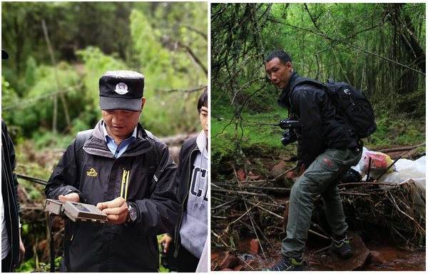巡护队杨学荣（左）查看红外相机、蜂春林清理山林垃圾
