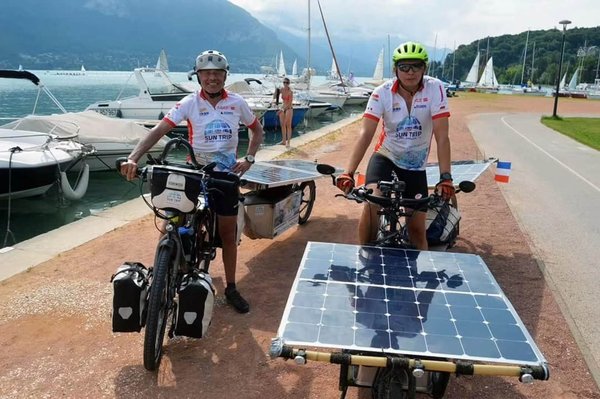“太阳之旅”选手的指定装备 -- 以太阳能充电自行车