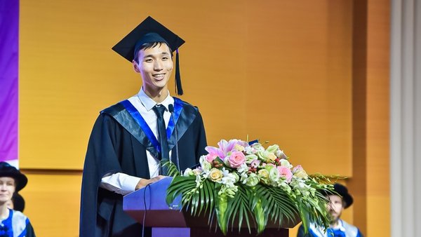 2018届毕业典礼暨学位授予仪式举行 1900余名毕业生从西浦起航