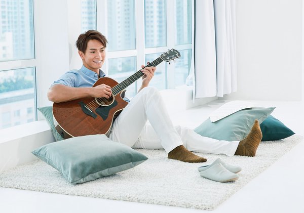 Jason Chan, a pop singer, is the lead KOL of Manulife’s PlanSimple campaign. He will share how he is planning for his first baby and how he balances family responsibilities and the pursuit of his passion in music. He will also appear in other campaign KOLs’ videos to introduce how they realize their passions with financial planning.
