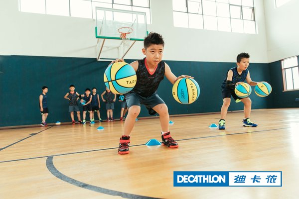 迪卡侬篮球训练营火热展开，创新青少年篮球鞋备受青睐