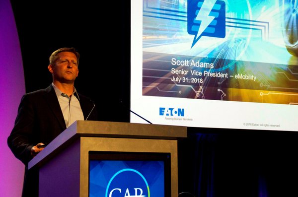 伊顿eMobility产品战略和销售部门的高级副总裁Scott Adams，在汽车研究中心近期于密歇根州特拉弗斯城举办的管理简报研讨会上，发表了关于新一代电气化汽车的高压需求的演讲。