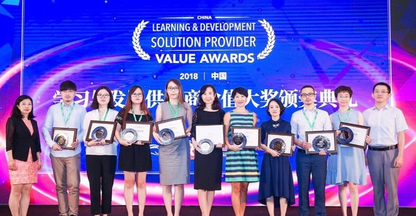 华尔街英语再次获得“中国企业语言培训服务机构 10强”奖项