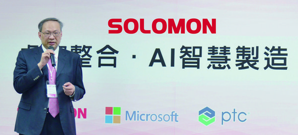 AIをベースにしたSolomonのマシンビジョン・ソリューションはロボットを「インテリジェント」かつ柔軟にし、生産性を大きく高めると語るジョニー・チェン会長