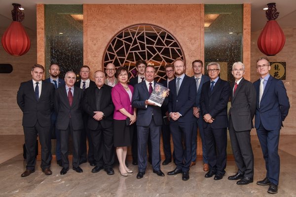 英国国际贸易大臣Liam Fox与各界人员，北京，2018年8月23日