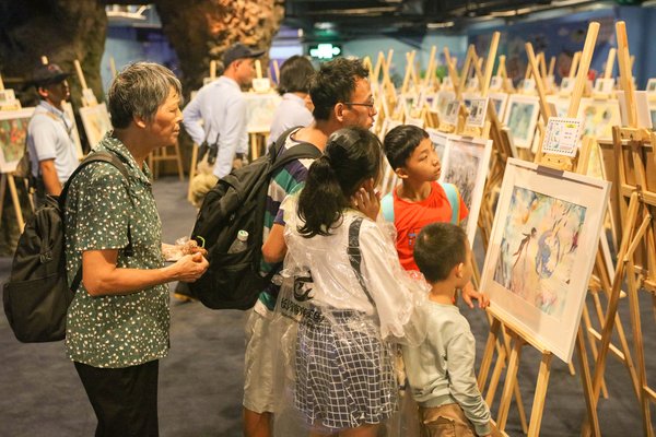 珠海长隆9月举办爱心画作巡展义卖，扶贫助学获热心游客热捧
