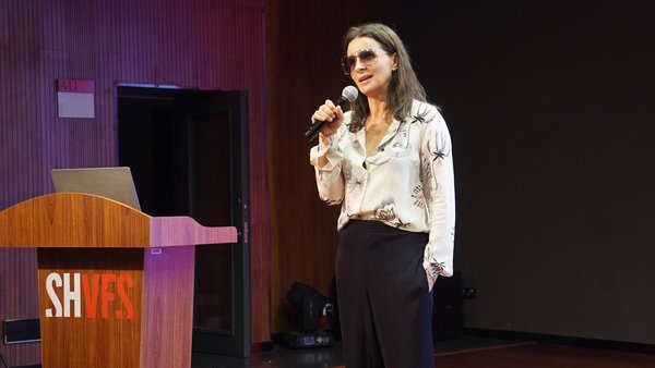 朱丽叶-比诺什在上海温哥华电影学院演讲