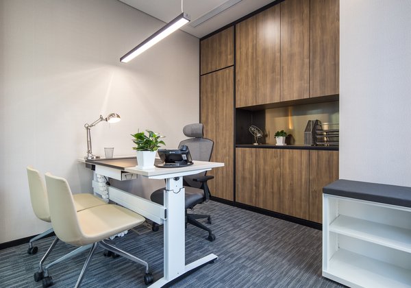一把办公椅价值6000元的ATLAS 寰图，首家办公空间居然半年盈利了