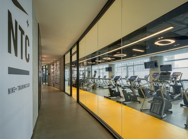 位于ATLAS寰图 · 广州雅居乐中心的 ATLAS Fitness寰图健身工房与 NIKE 合作提供 NTC 课程