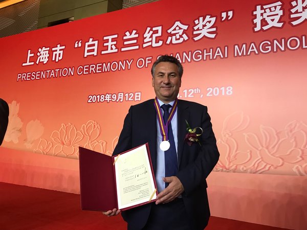 赛诺菲中国区总裁彭振科先生荣膺2018年度上海市“白玉兰纪念奖”