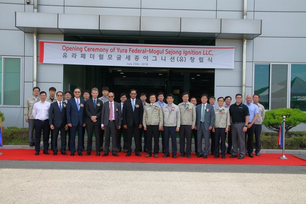 Federal-Mogul Powertrain과 유라테크 경영진이 세종시에서 열린 새 합작투자사 설립식에 참석했다. &copy;2018 Federal-Mogul LLC