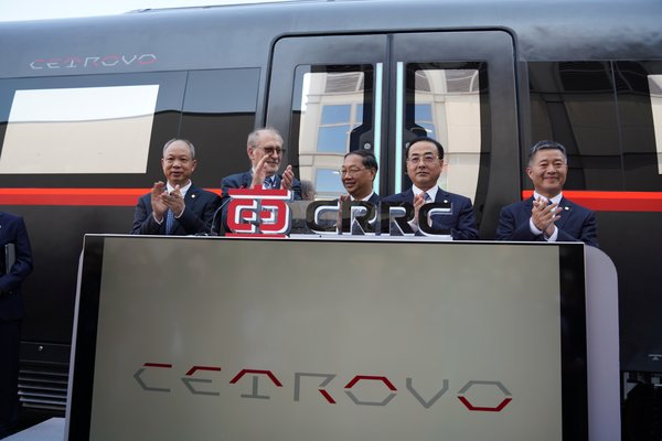 新一代碳纤维地铁车辆问世