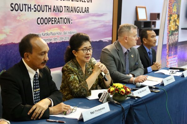Left to right: Sigit Priohutomo, Chairman of BKKBN; Nina F. Moeloek, Indonesia's Minister of Health; Bjorn Andersson, APAC Regional Director of UNFPA; and H. Nofrijal, BKKBN Main Secretary - at the Inter-Ministrial Conference on South-South and Triangular Cooperation's press conference