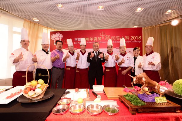 李锦记酱料集团主席李惠中先生在大赛现场勉励希望厨师