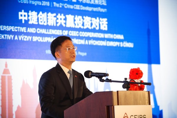 中国驻捷克共和国大使张建敏发表开幕演讲