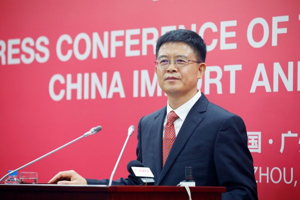 中国対外貿易センターの副ディレクター、シュ・ビン氏が第124回中国輸出入商品交易会の見所を紹介した