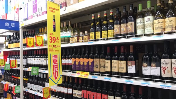 “长期更低价”商品张裕传奇干红自今年8月中推出以来，已成为葡萄酒品类国产酒销售排名首位