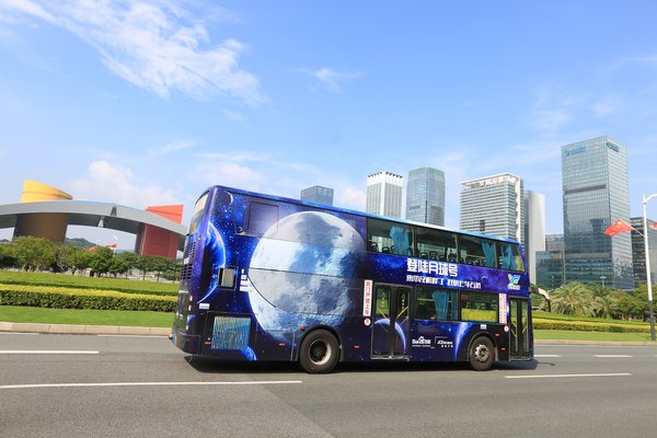 “第十一届金投赏媒体组 -- 媒体整合类”铜奖 德高广告（北京）有限公司：《双层巴士百度AR创意案例 -- 登陆月球号》