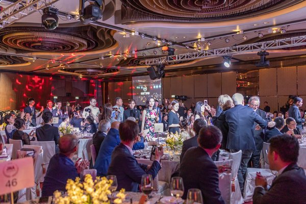 Honourees marched in to the JNA Awards 2018 Gala Dinner to share their achievements and happiness with their peers from the trade