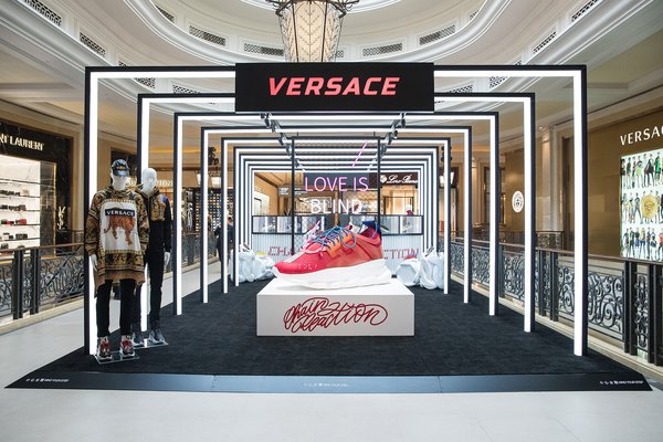 Versace Chain Reaction 運動鞋期間限定展覽