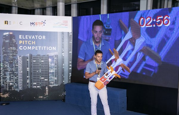 「電梯募投比賽」由香港科技園公司主辦，來自世界各地不同科技領域的100間入圍初創企業匯聚香港著名地標環球貿易廣場，向投資者及專家推介創業構思。