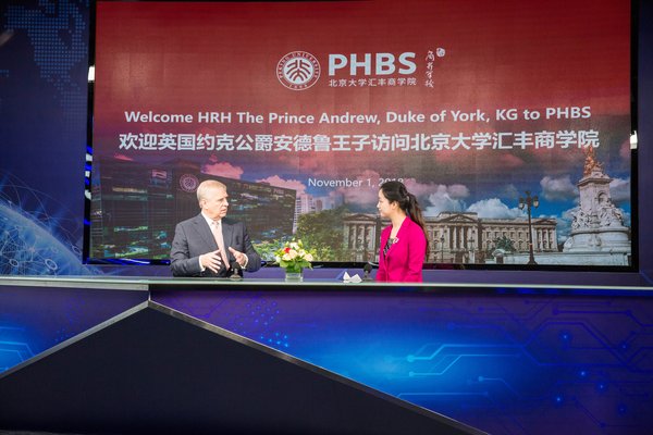 HRH The Duke of York speaks to a student in the laboratory on pushing forward innovation and entrepreneurship, and enhancement of Sino-UK education