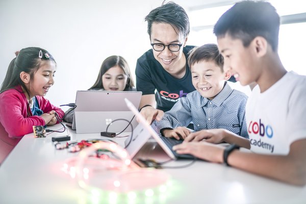 Harris Chan, CEO & Co-founder of Cobo Academy, working with students on micro:bit coding projects.