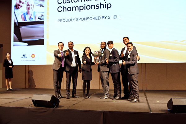 Winners of Shell Awards pose for a commemorative photograph at "Shell Gala Dinner" celebrating the 1st Hyundai Global Customer Experience Championship held at the Seoul Dragon City Hotel.