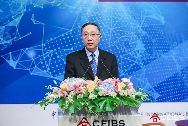 中欧国际工商学院院长李铭俊教授
