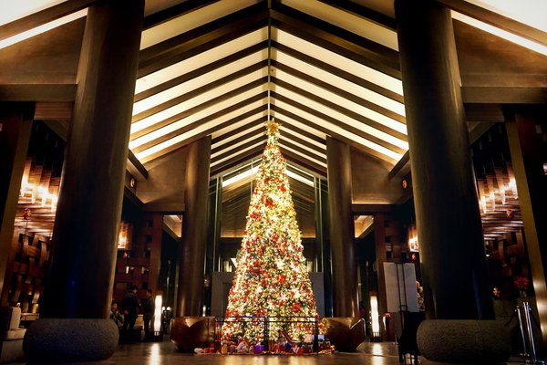 丽江和府洲际度假酒店及丽江古城英迪格酒店举行2018圣诞亮灯仪式