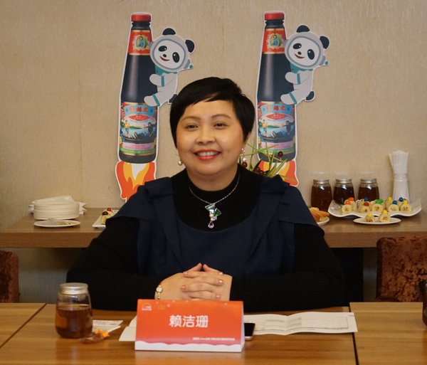 李锦记中国企业事务总监赖洁珊女士与媒体分享李锦记的四川情缘
