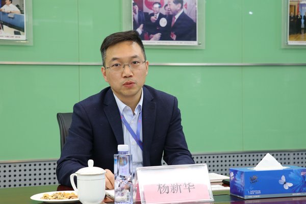 中国网副总编辑杨新华在研讨会上发言