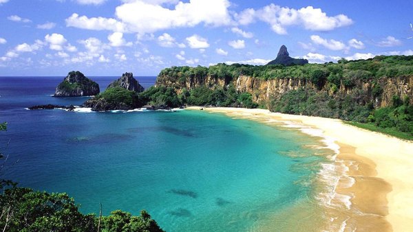 图为2019年“旅行者之选”全球最佳海滩－巴西桑乔湾海滩