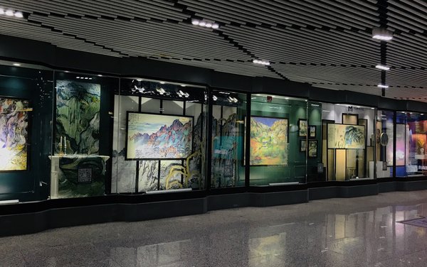 “中西名画艺术长廊”2月25日起亮相上海陕西南路地铁站，展出波士顿艺术博物馆的印象派大师经典画作和刘海粟泼墨泼彩代表作复刻品