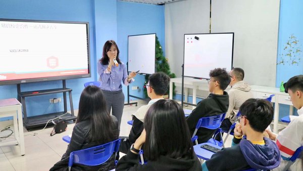 易启电商学院CEO姚建美女士介绍跨境电商大学生创业项目