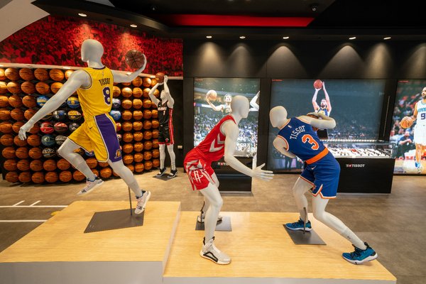 天梭表揭幕位于纽约曼哈顿的NBA主题概念店