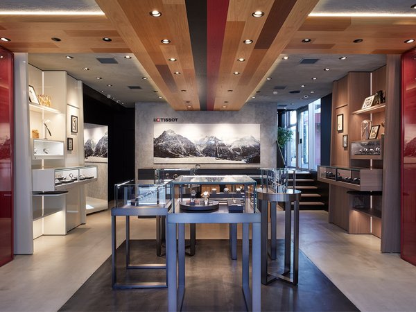 天梭表揭幕位于东京代官山的以瑞士山间牧屋为主题的品牌概念店