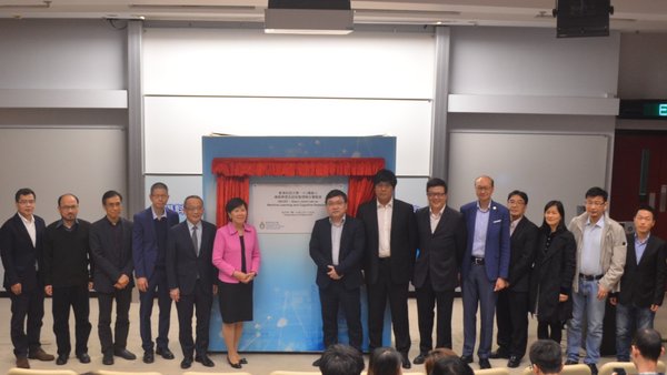 At the launch ceremony, (from 4th from left) Prof. Fangzhen LIN, Professor of Department of Computer Science and Engineering, HKUST and Director of the Joint Lab, Prof. Tim Kwang-Ting CHENG, HKUST Dean of Engineering, Prof. Nancy Yuk-Yu IP, Vice-President for Research and Development of HKUST, Dr. Pinpin ZHU, Xiao-i’s Founder and Chief Executive Officer, Mr. Arlene CHEN, Xiao-i's VP and Head of Research Institute and Mr. Franky CHUNG, Xiao-i’s Chief Financial Officer and other guests.