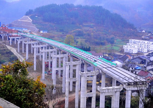 广厦陕西路桥西镇高速项目“曲线桥”