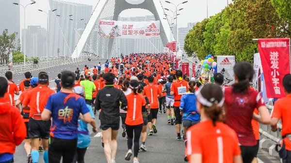 2019上海国际半程马拉松跑者