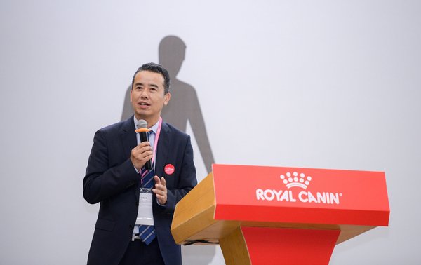 皇家宠物食品中国区总经理蔡晓东发表演讲