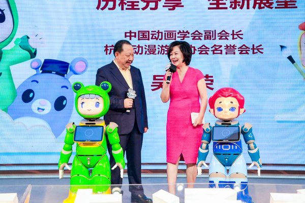 中南卡通发布首款动漫造型智能服务机器人“乐比、天眼”以及“乐比智能教育机器人”