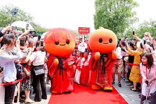 Two Alibaba mascots kicked off the group wedding celebration at this year's Ali Day.