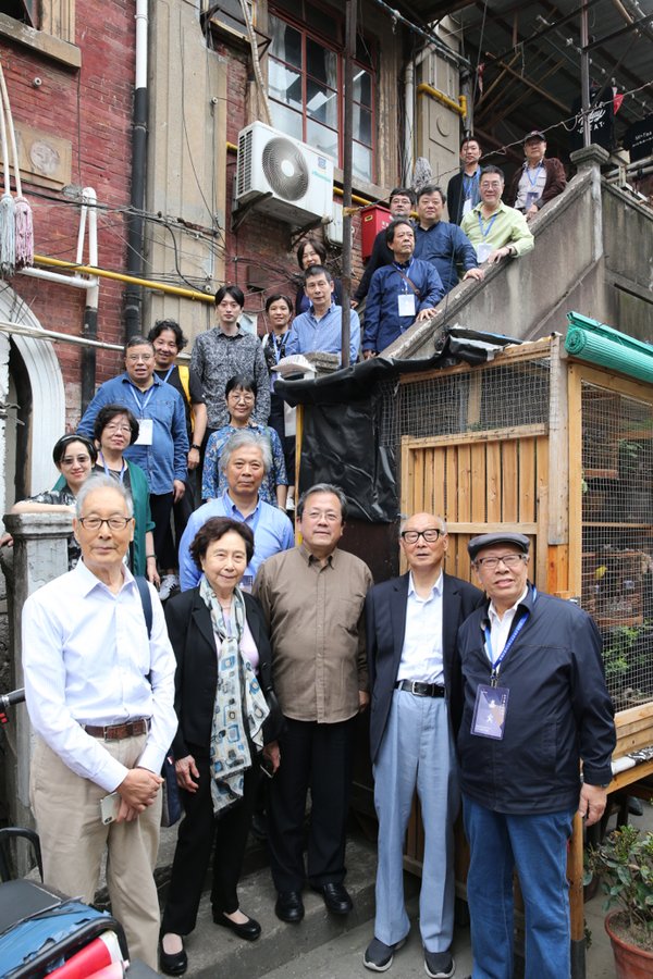 与会专家参观上海美术专科学校旧址