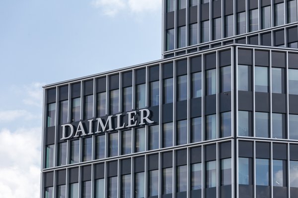 戴姆勒第二季度收入427亿欧元，利润由盈转亏 | 美通社