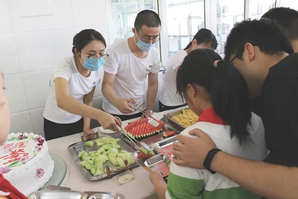 君澜绍兴鉴湖大酒店：十年一鉴，爱心进育才