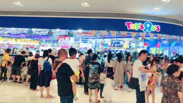 2019“六一玩具节”期间，玩具反斗城线下门店人气旺盛